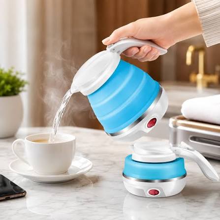 Foldable electric kettle pouring water